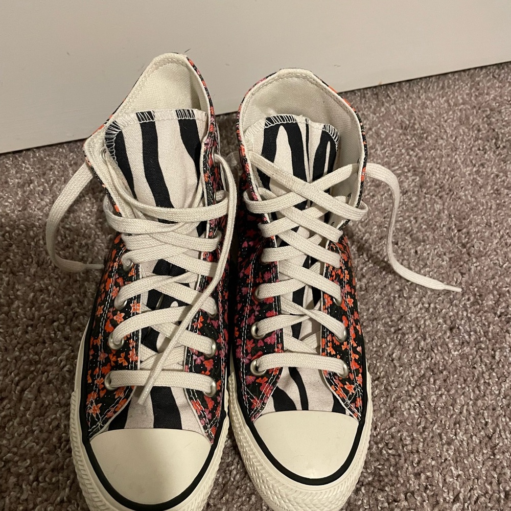Converse - Picture 3 of 7